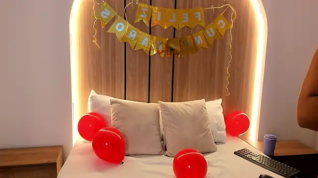 zoe danae  online show from 11.10.25