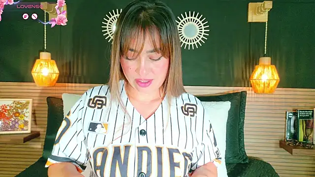 AnnaVictoria   online show from 04.14.26