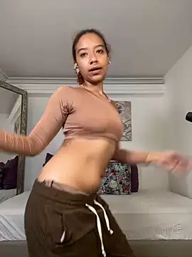 Snapshot of rubi_star chatting on 11.04.25 rubi star online show from 11.04.25