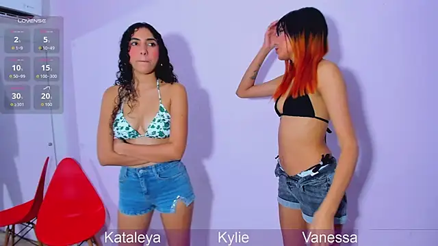 Wetnaughtygirls online show from 10.17.25