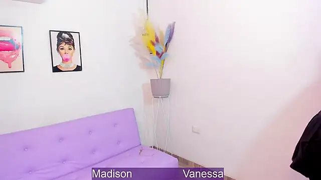 Wetnaughtygirls online show from 11.21.25