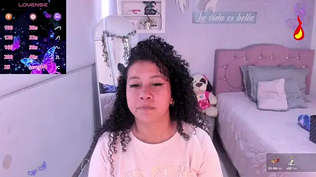 Kenia tompson01 online show from 12.05.24