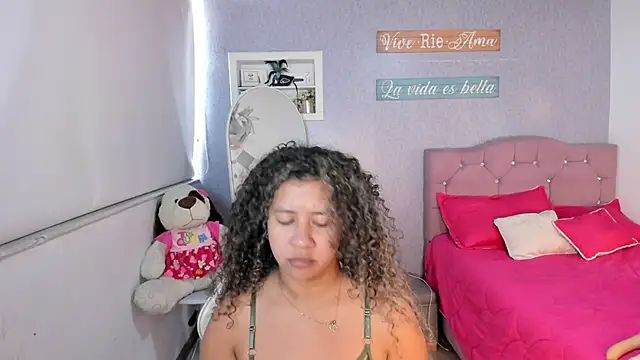 Kenia tompson01 online show from 01.17.25