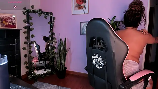 Kenia tompson01 online show from 12.15.25