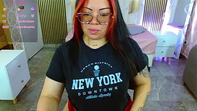 Snapshot of martinna_tay chatting on 11.08.25 martinna tay online show from 11.08.25