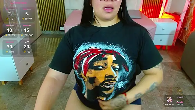 Snapshot of martinna_tay chatting on 12.20.25 martinna tay online show from 12.20.25