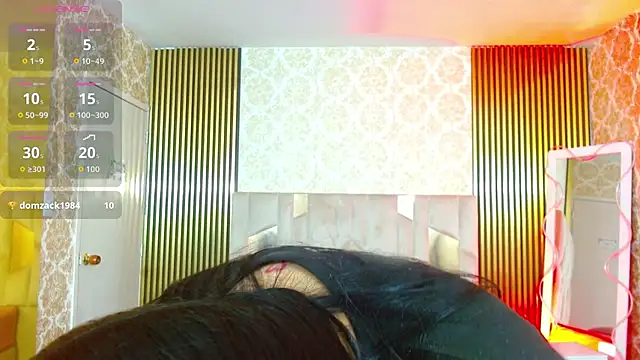 Snapshot of martinna_tay chatting on 12.22.25 martinna tay online show from 12.22.25