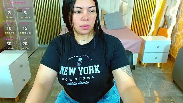 Snapshot of martinna_tay chatting on 02.08.26 martinna tay online show from 02.08.26