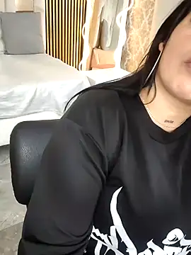 Snapshot of martinna_tay chatting on 02.28.26 martinna tay online show from 02.28.26