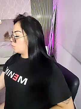 Snapshot of martinna_tay chatting on 03.11.26 martinna tay online show from 03.11.26