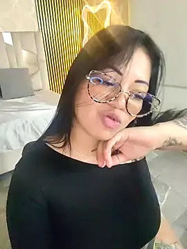 Snapshot of martinna_tay chatting on 03.21.26 martinna tay online show from 03.21.26