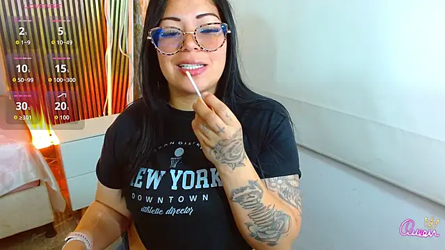 Snapshot of martinna_tay chatting on 03.26.26 martinna tay online show from 03.26.26