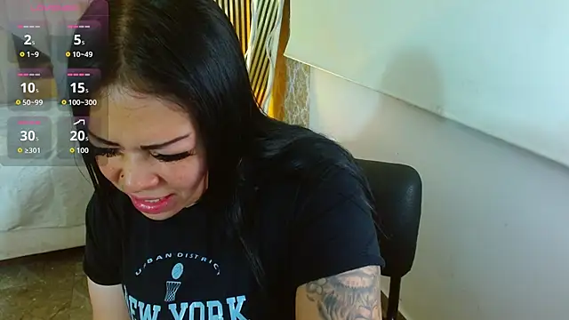 Snapshot of martinna_tay chatting on 04.10.26 martinna tay online show from 04.10.26