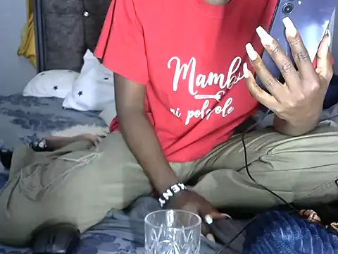 Snapshot of pointy_bloom chatting on 09.20.25 pointy bloom online show from 09.20.25