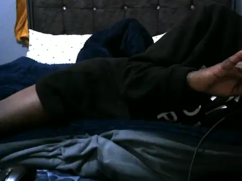 Snapshot of pointy_bloom chatting on 09.26.25 pointy bloom online show from 09.26.25