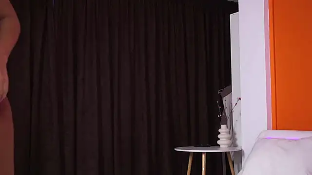 Snapshot of LovingBlondie chatting on 09.18.25 LovingBlondie online show from 09.18.25