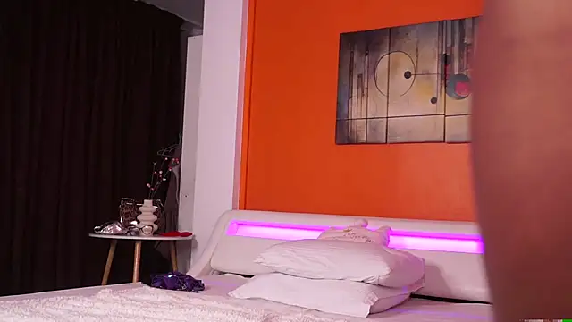 Snapshot of LovingBlondie chatting on 10.30.25 LovingBlondie online show from 10.30.25