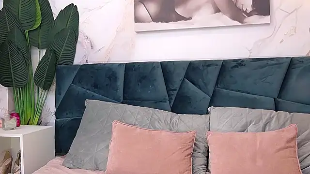 NightshadeIris online show from 01.02.25