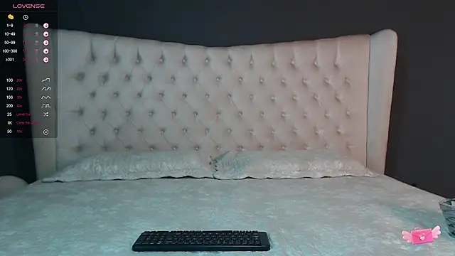 Snapshot of nichole_bree_ chatting on 01.18.25 nichole bree online show from 01.18.25