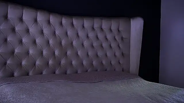 nichole bree  online show from 10.15.25