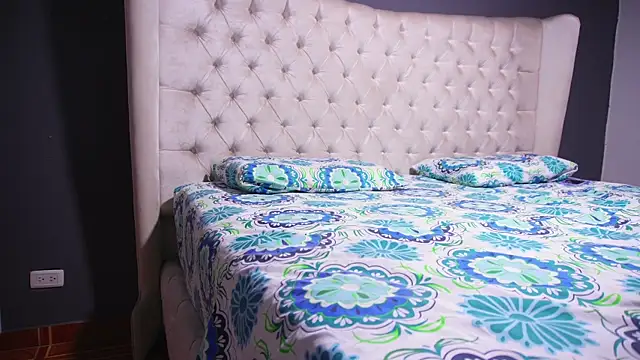 nichole bree  online show from 10.29.25