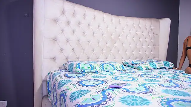 nichole bree  online show from 11.02.25