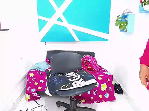 Snapshot of Mady_Kolemam chatting on 12.19.24 Mady Kolemam online show from 12.19.24