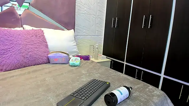 Charlotte Ice1 online show from 12.09.24