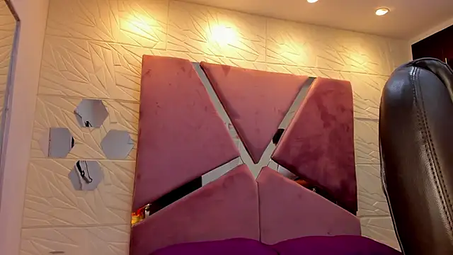 Charlotte Ice1 online show from 09.08.25