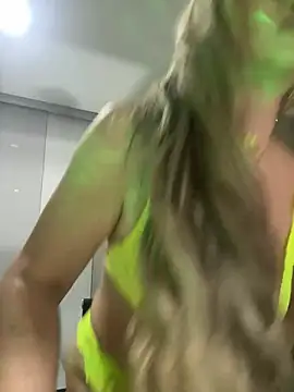 LARIANA RIVERA23 online show from 03.19.25