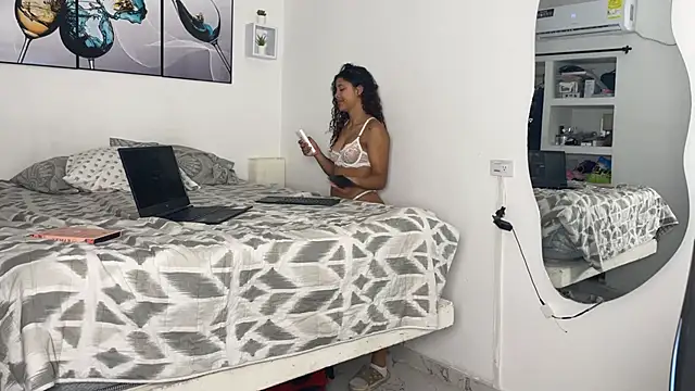 Snapshot of wendy_alejo1712 chatting on 10.17.25 wendy alejo1712 online show from 10.17.25