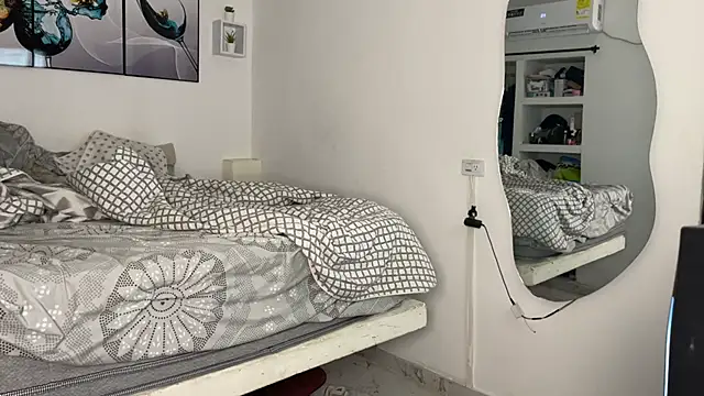 Snapshot of wendy_alejo1712 chatting on 10.28.25 wendy alejo1712 online show from 10.28.25