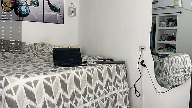 Snapshot of wendy_alejo1712 chatting on 10.31.25 wendy alejo1712 online show from 10.31.25