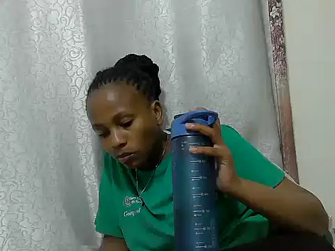 Snapshot of tinabestdoll chatting on 09.27.25 tinabestdoll online show from 09.27.25