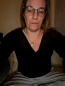 Snapshot of SpiceLea chatting on 12.15.24 SpiceLea online show from 12.15.24