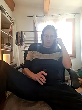 Snapshot of SpiceLea chatting on 12.16.24 SpiceLea online show from 12.16.24