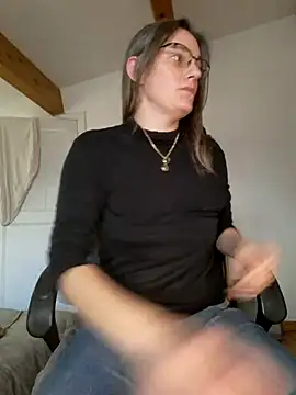 Snapshot of SpiceLea chatting on 12.19.24 SpiceLea online show from 12.19.24