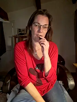 Snapshot of SpiceLea chatting on 01.05.25 SpiceLea online show from 01.05.25