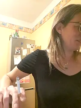 Snapshot of SpiceLea chatting on 01.10.25 SpiceLea online show from 01.10.25