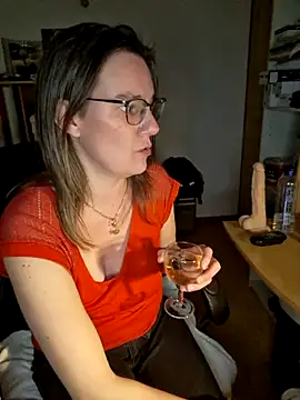 Snapshot of SpiceLea chatting on 01.13.25 SpiceLea online show from 01.13.25