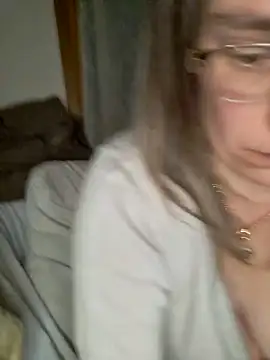 Snapshot of SpiceLea chatting on 01.13.25 SpiceLea online show from 01.13.25