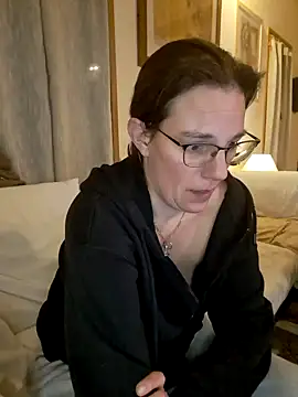 Snapshot of SpiceLea chatting on 01.20.25 SpiceLea online show from 01.20.25