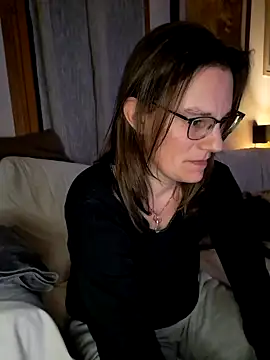 Snapshot of SpiceLea chatting on 01.21.25 SpiceLea online show from 01.21.25