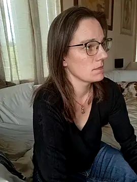 Snapshot of SpiceLea chatting on 01.30.25 SpiceLea online show from 01.30.25