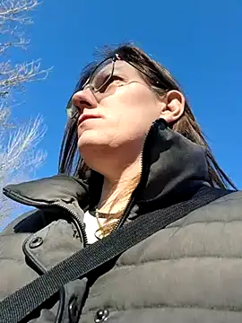 Snapshot of SpiceLea chatting on 03.17.25 SpiceLea online show from 03.17.25