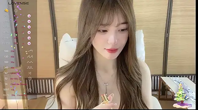 Snapshot of Yuuuuuly chatting on 12.12.24 Yuuuuuly online show from 12.12.24