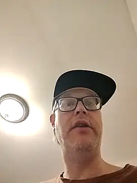 Snapshot of DARemo42O chatting on 01.06.25 DARemo42O online show from 01.06.25