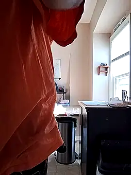 Snapshot of DARemo42O chatting on 10.24.25 DARemo42O online show from 10.24.25