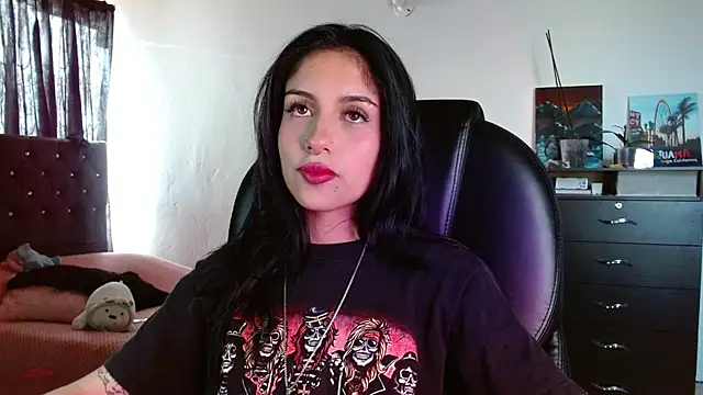 Snapshot of Ary_Pieerce chatting on 10.24.25 Ary Pieerce online show from 10.24.25