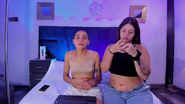 Snapshot of AndreaAndKarina chatting on 12.19.24 AndreaAndKarina online show from 12.19.24